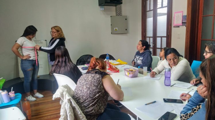 Comienza un Curso de Confección y Moldería para mujeres en Proceso de Reinserción Social