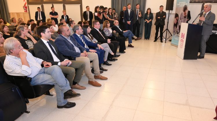 El Gobernador visitó a quienes aspiran ascender a cargos jerárquicos docentes