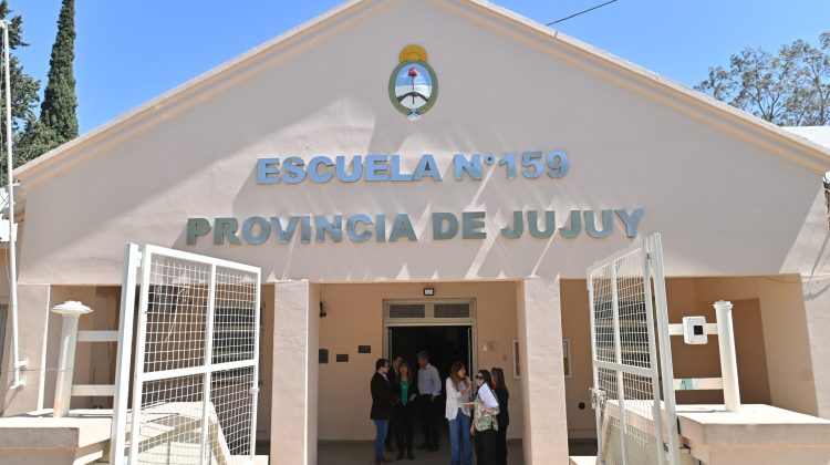 Acompañados por el Gobernador, estudiantes y maestros de Carpintería estrenaron aulas