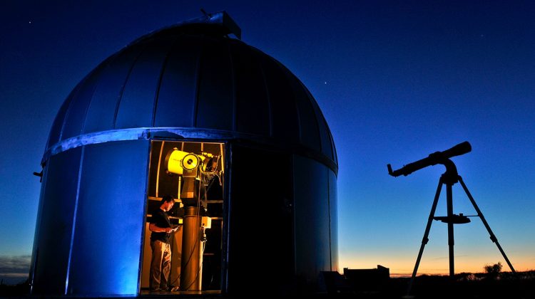 Este miércoles 2 se podrá observar el eclipse de sol en el Parque Astronómico