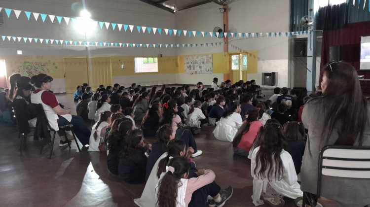 El Cine Móvil visitó la escuela ‘Manuel Belgrano’ de la capital