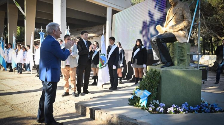 Conmemoraron el 136º aniversario del fallecimiento del primer maestro argentino