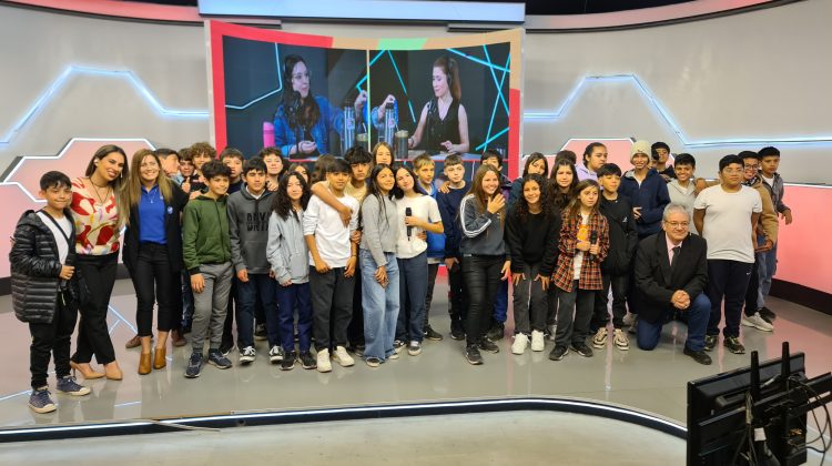 Estudiantes de la escuela ‘Albert Einstein’ visitaron los estudios de San Luis+ 