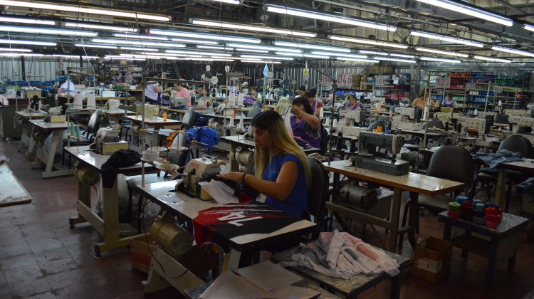 El Gobierno le entregó material de trabajo a la cooperativa textil CUPS de Concarán