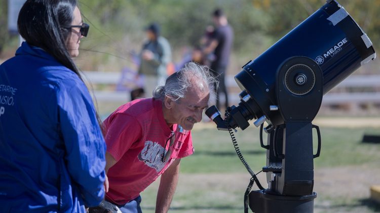 Más de 450 personas presenciaron el último eclipse del año en el Parque Astronómico