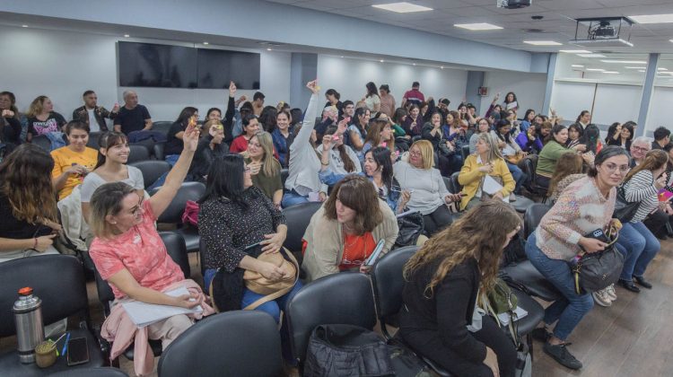 A sala llena, dictaron un seminario sobre neurodiversidad