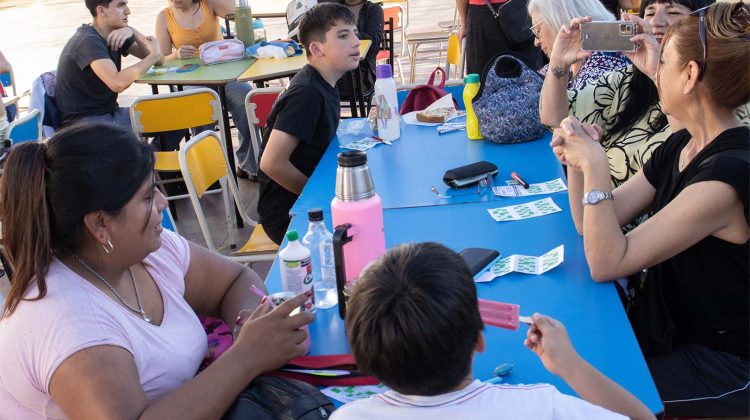 La comunidad educativa disfrutó de una tarde de bingo y peña