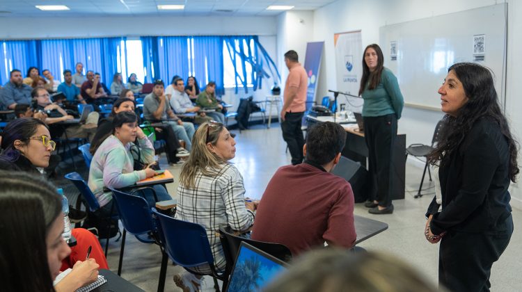 “Es importante aprender a usar la IA en el aula y no prohibirla”