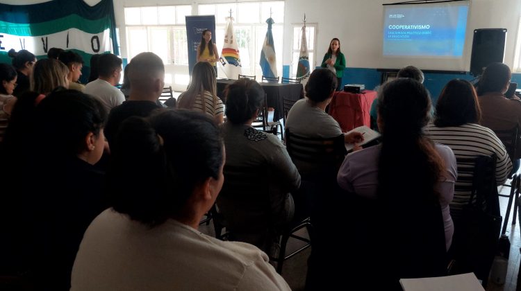 Continúa la capacitación a docentes en cooperativismo