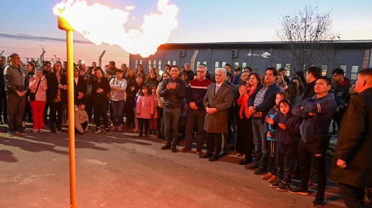 Poggi inauguró una obra que brindará acceso al gas natural al barrio Serranías Puntanas