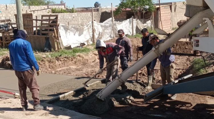 Construyen desagües pluviales, veredas y pavimentan calles en el barrio República