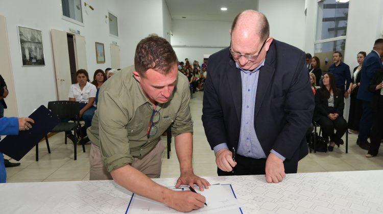 Vecinos de dos barrios de Unión podrán escriturar sus viviendas