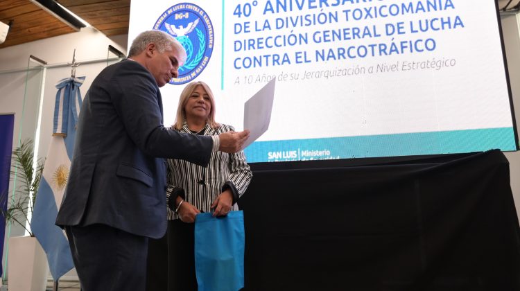 El Gobernador participó del acto por los 40° años de la División Toxicomanía