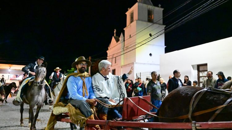 Agrupaciones gauchas de los Comechingones marcharon por devoción a Nuestra Señora del Rosario