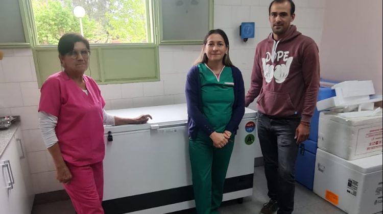 El ministerio de Salud continúa con la entrega de equipos de refrigeración