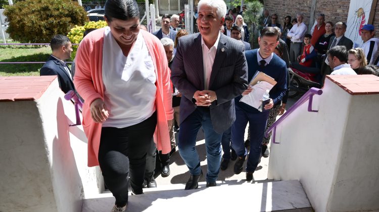 Poggi llegó al barrio Aviador Origone para conocer la situación general de su CAPS