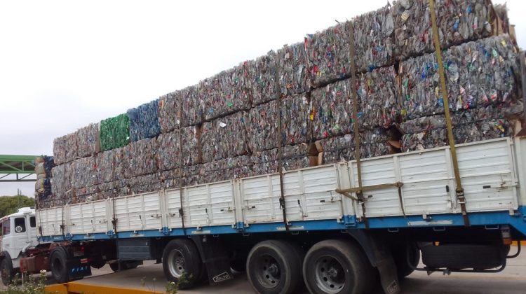 ‘La Metropolitana’ reinsertó a la economía circular más de 33 mil kilos de cartón y plástico