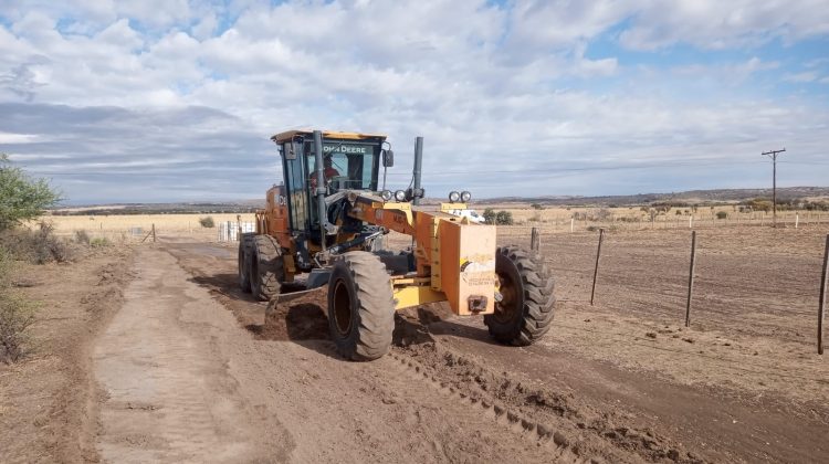 Reparan caminos vecinales en Junín y Ayacucho y acondicionan la autopista 25 de Mayo