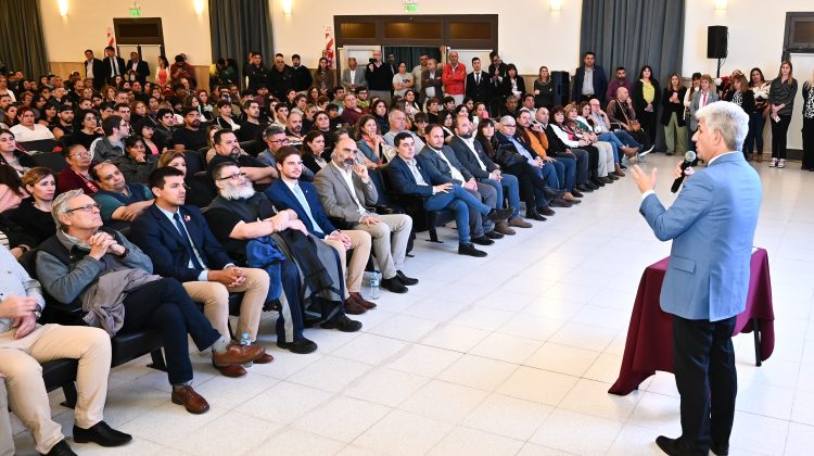 A sala llena, Poggi presentó las nuevas herramientas para emprendedores