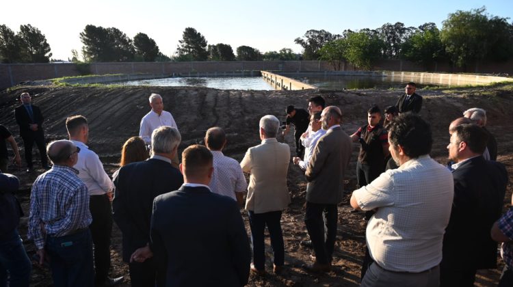 El Gobernador visitó la renovada cisterna que llevará mejor calidad de agua al Parque Industrial