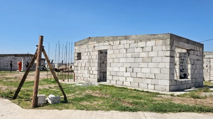 Inician los preparativos para la colocación de techos en 40 viviendas de Villa Mercedes