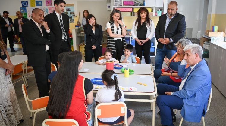 El Gobernador recorrió la Escuela N°176 para conocer las refacciones del edificio