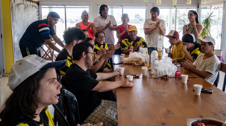 La Escuela deportiva ‘Aguiluchos’ visitó el Centro de Equinoterapia de La Pedrera