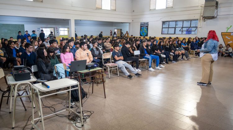 Brindaron una charla informativa sobre discapacidad en el Centro Educativo N°10 ‘Ramiro Podetti’