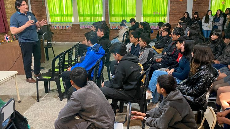 Alumnos de la escuela Nº152 ‘Alas Argentinas’ recibieron una charla sobre discapacidad