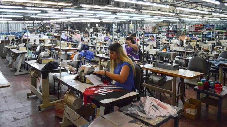 El Gobierno le entregó material de trabajo a la cooperativa textil CUPS de Concarán