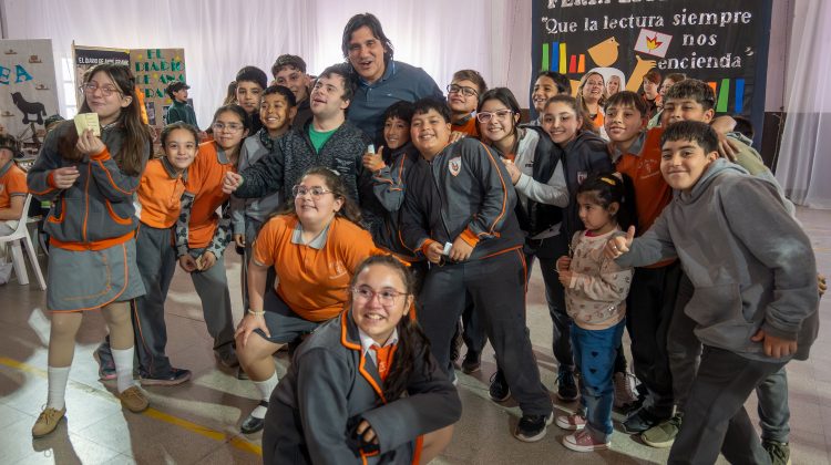 La Secretaría de Personas con Discapacidad participó de la feria literaria de una escuela