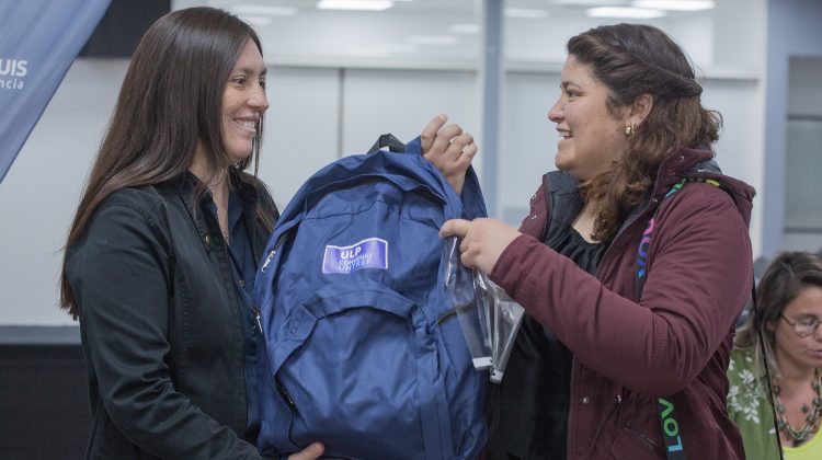 Estudiantes de Enfermería recibieron equipamiento para sus prácticas preprofesionales