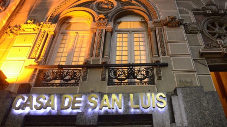 Poggi firmó el decreto para vender el inmueble donde funciona la Casa de San Luis en Buenos Aires