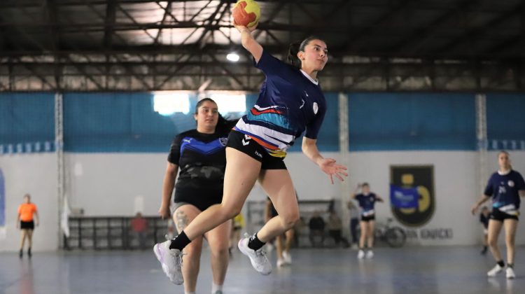 La escuela ‘Nelson Mandela’ festejó en el handball femenino