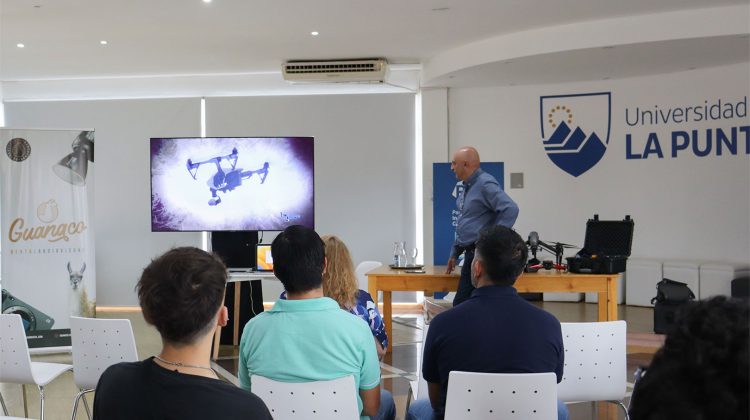 Brindaron una charla para incursionar en el mundo de los drones