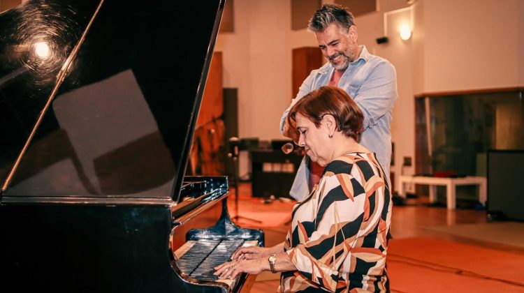 La artista Silvia Zavala visitó la Casa de la Música