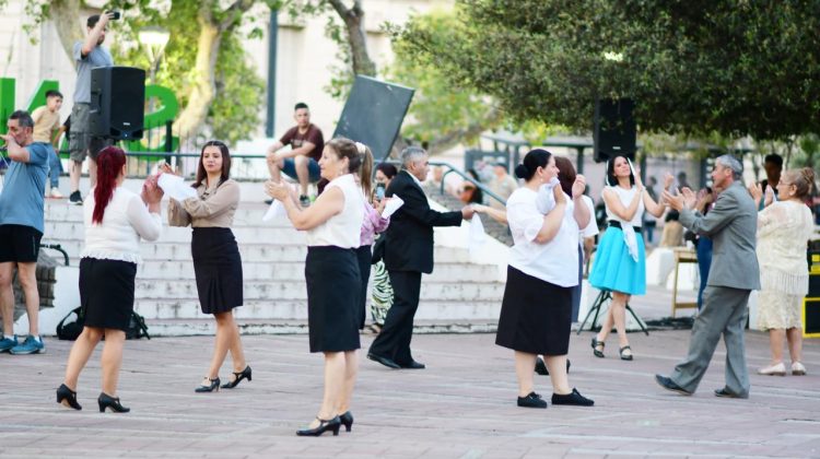 Los talleres de la Casa de las Culturas salen a la Plaza Independencia