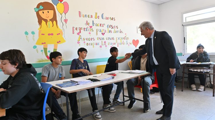 Los estudiantes de la Escuela Técnica N°38 de Buena Esperanza recibieron al Gobernador