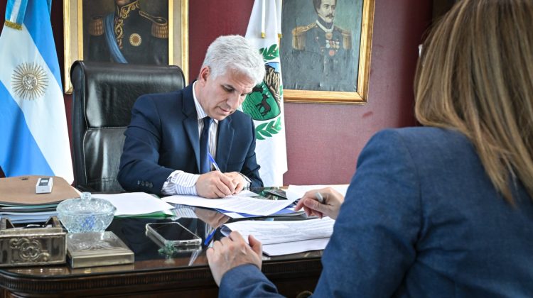 Poggi elevó a la Legislatura el proyecto de ley que establece la Boleta Única Papel