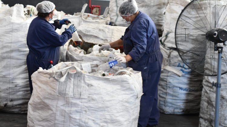 Capacitaron en prevención de incendios al personal de la planta de reciclado ‘La Jarilla’