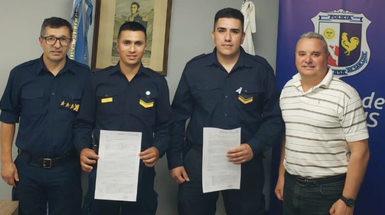 Reconocieron a dos efectivos de la Policía de San Luis por salvar la vida de una mujer