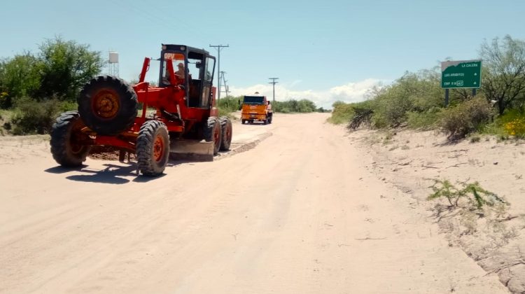 Realizaron mantenimiento de caminos de tierra en los departamentos Belgrano y Dupuy