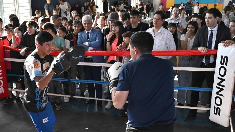 El Gobernador inauguró el primer taller de boxeo escolar