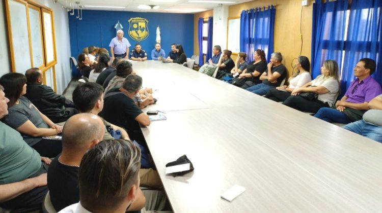 Hubo reuniones con policías retirados que aspiran a brindar seguridad en el sistema de salud