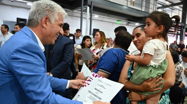 Poggi participó del egreso de 45 alumnos de la UPrO de Tilisarao