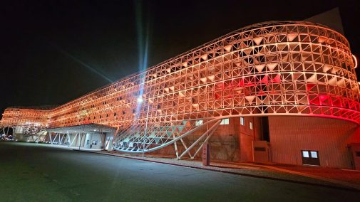 El &#8216;Carrillo&#8217; y la EDIRO se iluminaron de amarillo por el Día Mundial de las Víctimas de Tránsito.