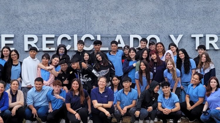 Estudiantes de la ‘Jesús Obrero’ visitaron la planta de reciclaje y Casa de Gobierno