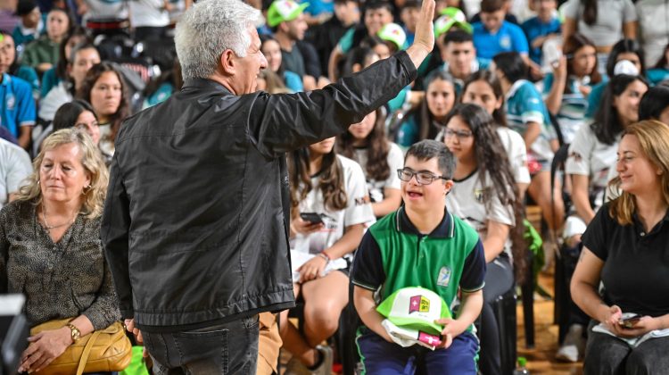 Poggi festejó junto a miles de chicos la final de los Juegos Intercolegiales Deportivos