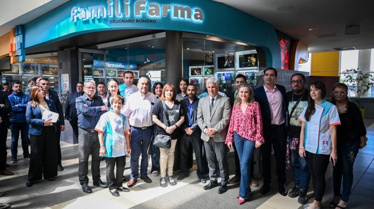 El Gobernador participó del acto por la ampliación de una farmacia en la EDIRO