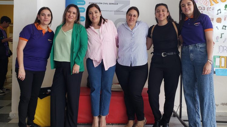 La Escuela Generativa ‘Semillas’ compró remeras para sus estudiantes